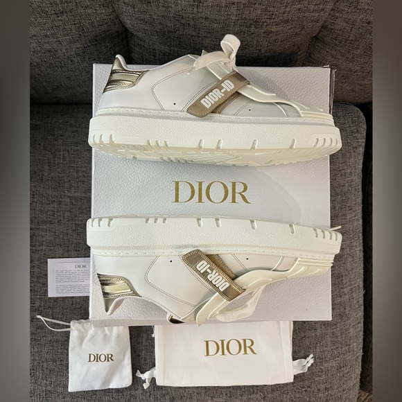 NEW IN BOX, Dior ID Sneaker in Gold. Size 39.5 - Picture 9 of 11